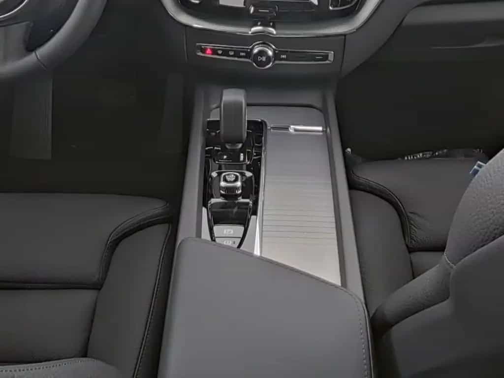 Volvo XC60 Plus Dark AWD AD Digitales Cockpit Memory S 05/2025-photo-5