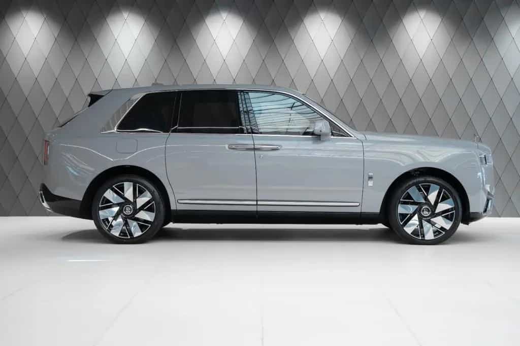 Rolls-Royce Cullinan Series II 2026 GREY/TIFFANY 4 SEATS 01/2026-photo-2