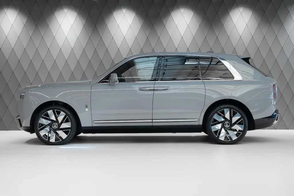 Rolls-Royce Cullinan Series II 2026 GREY/TIFFANY 4 SEATS 01/2026-photo-3