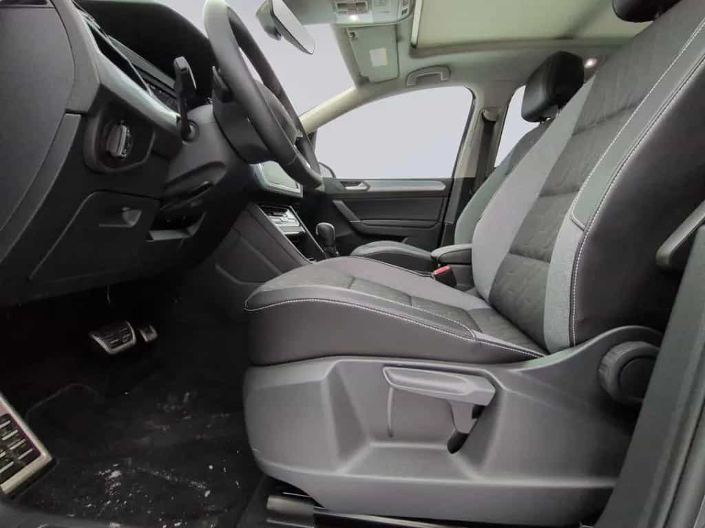 Volkswagen Touran R Line 1.5 TSI DSG 7Sitzer+AHK+PANO+MATRI 06/2025-photo-12