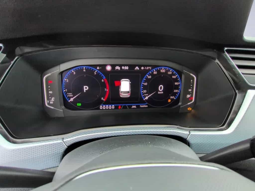 Volkswagen Touran R Line 1.5 TSI DSG 7Sitzer+AHK+PANO+MATRI 06/2025-photo-13