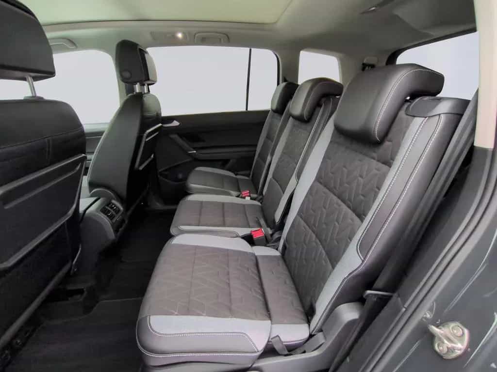 Volkswagen Touran R Line 1.5 TSI DSG 7Sitzer+AHK+PANO+MATRI 06/2025-photo-15