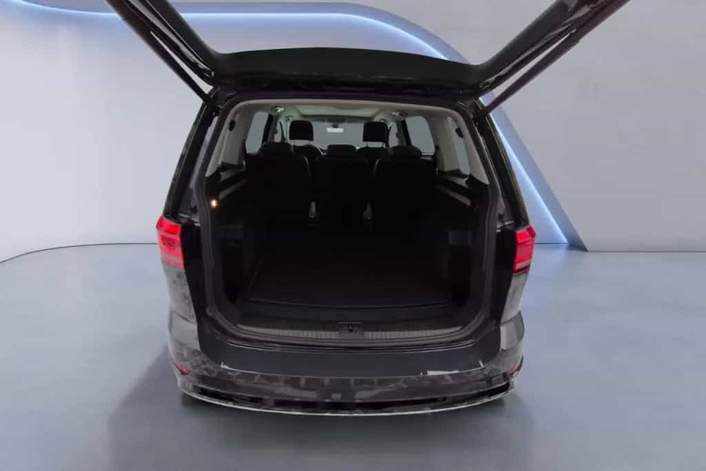 Volkswagen Touran R Line 1.5 TSI DSG 7Sitzer+AHK+PANO+MATRI 06/2025-photo-17