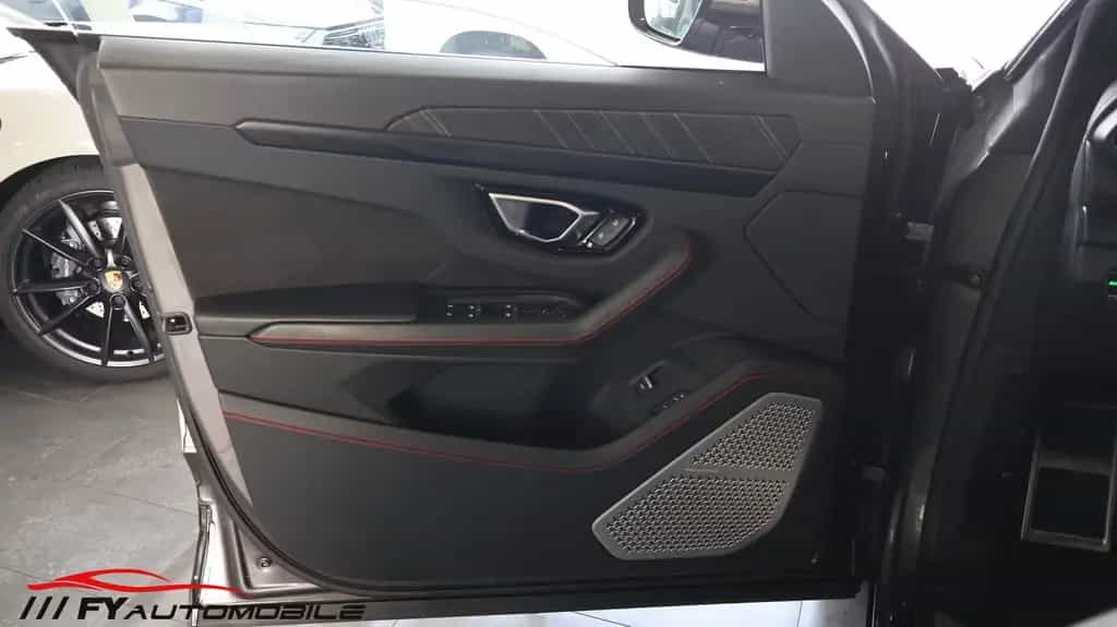 Lamborghini Urus Head Up* AHK* Exclusiv* Service Neu! 06/2021-photo-17