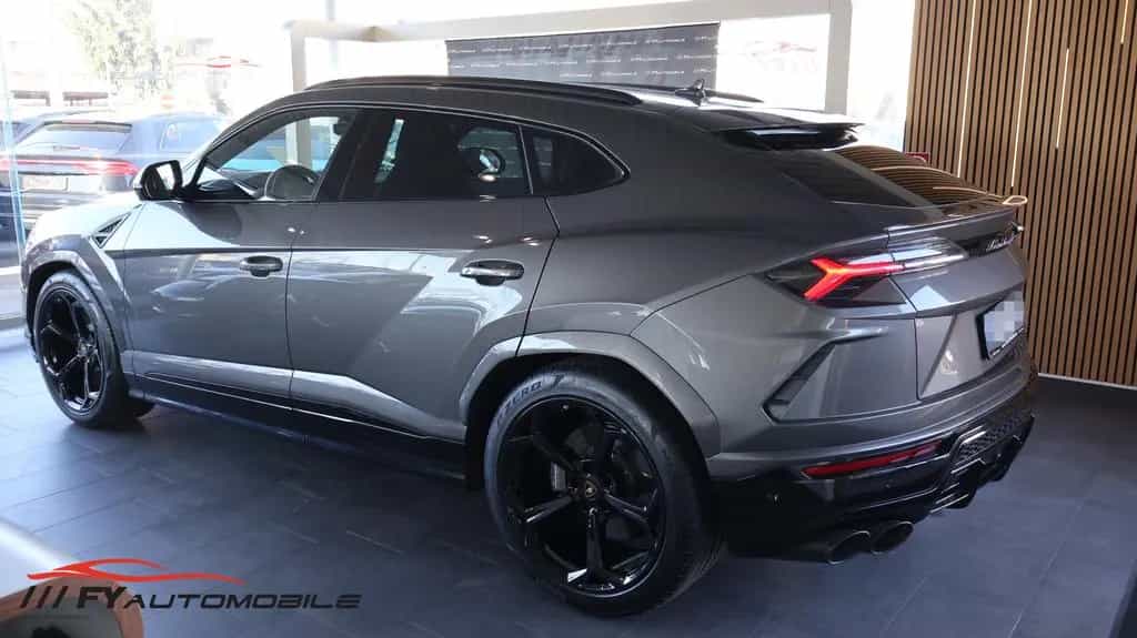Lamborghini Urus Head Up* AHK* Exclusiv* Service Neu! 06/2021-photo-2