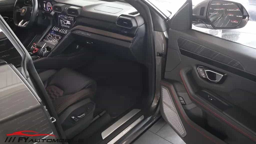 Lamborghini Urus Head Up* AHK* Exclusiv* Service Neu! 06/2021-photo-40