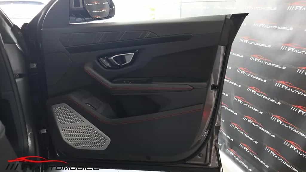 Lamborghini Urus Head Up* AHK* Exclusiv* Service Neu! 06/2021-photo-41