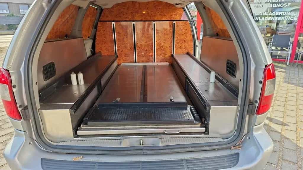 Chrysler Grand Voyager Limited 2.5 CRD Leichenwagen 09/2002-photo-6