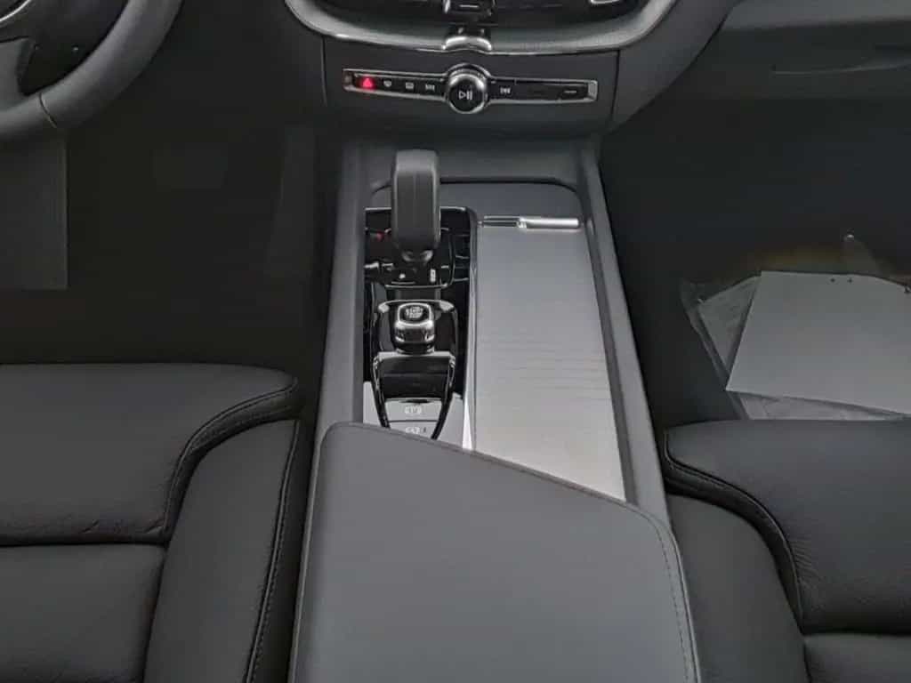 Volvo XC60 Plus Dark AWD AD Digitales Cockpit Memory S 05/2025-photo-5