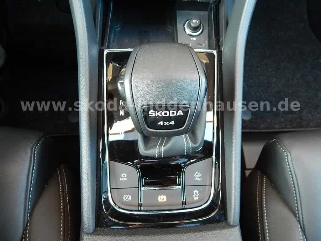 Skoda Karoq 2.0 TSI DSG 4x4 Sportline 09/2023-photo-11