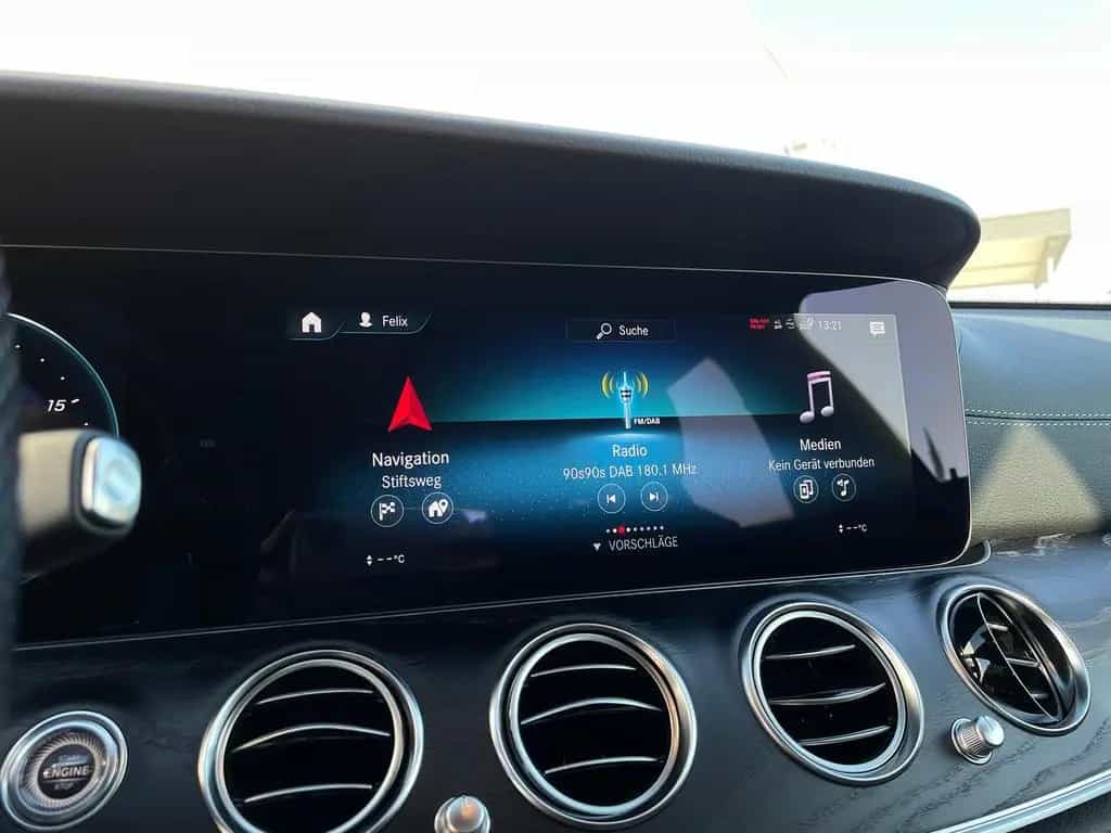 Mercedes-Benz E 200 4Matic AMG LINE AHK SPORTPAKET DAB LORDOSE 01/2021-photo-17