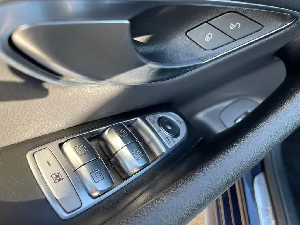 Mercedes-Benz E 200 4Matic AMG LINE AHK SPORTPAKET DAB LORDOSE 01/2021-photo-33