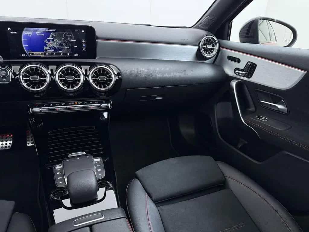 Mercedes-Benz A 180 Business Solution AMG panorama dach | Memo 02/2021-photo-21