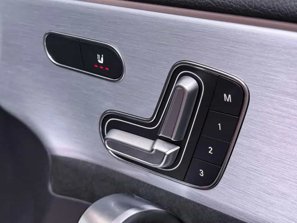 Mercedes-Benz A 180 Business Solution AMG panorama dach | Memo 02/2021-photo-38