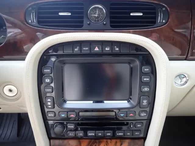 Jaguar XJ 3.5 V8 Luftfederung AD Navi Memory Sitze Xeno 12/2004-photo-11