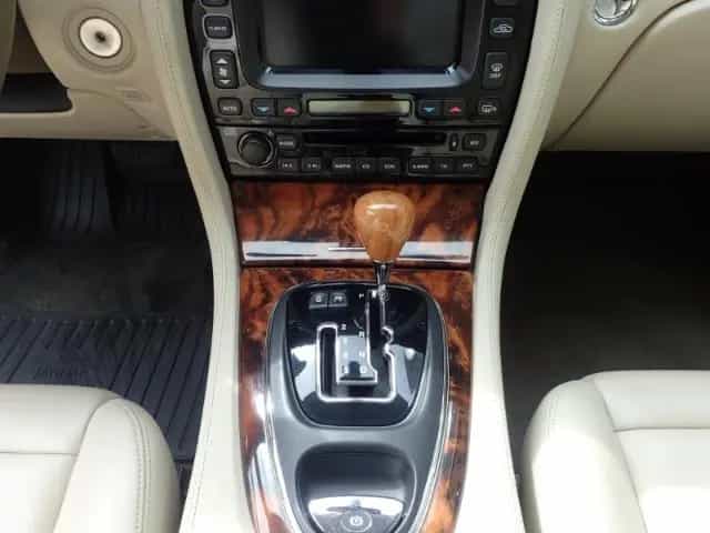 Jaguar XJ 3.5 V8 Luftfederung AD Navi Memory Sitze Xeno 12/2004-photo-12