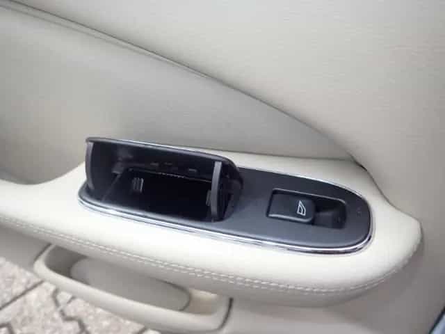 Jaguar XJ 3.5 V8 Luftfederung AD Navi Memory Sitze Xeno 12/2004-photo-15