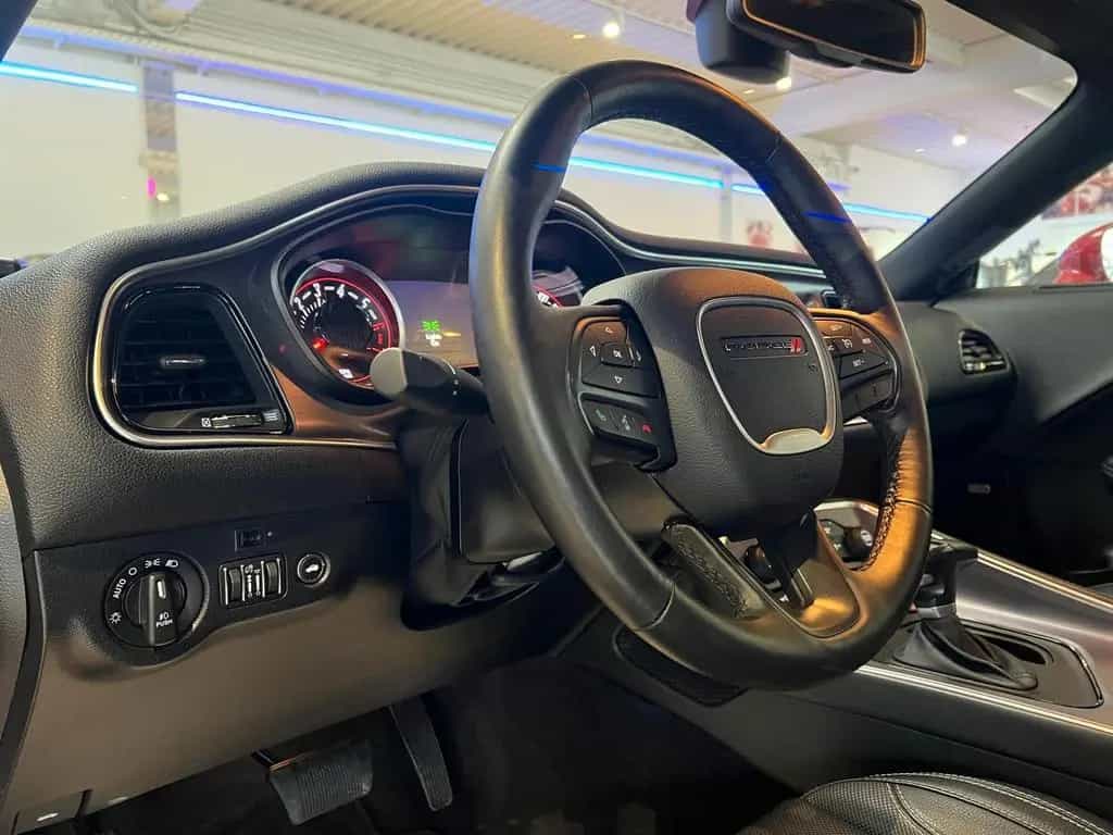 Dodge Challenger 5,7 V8 *Garantie *Original 9.400Km* 07/2017-photo-6