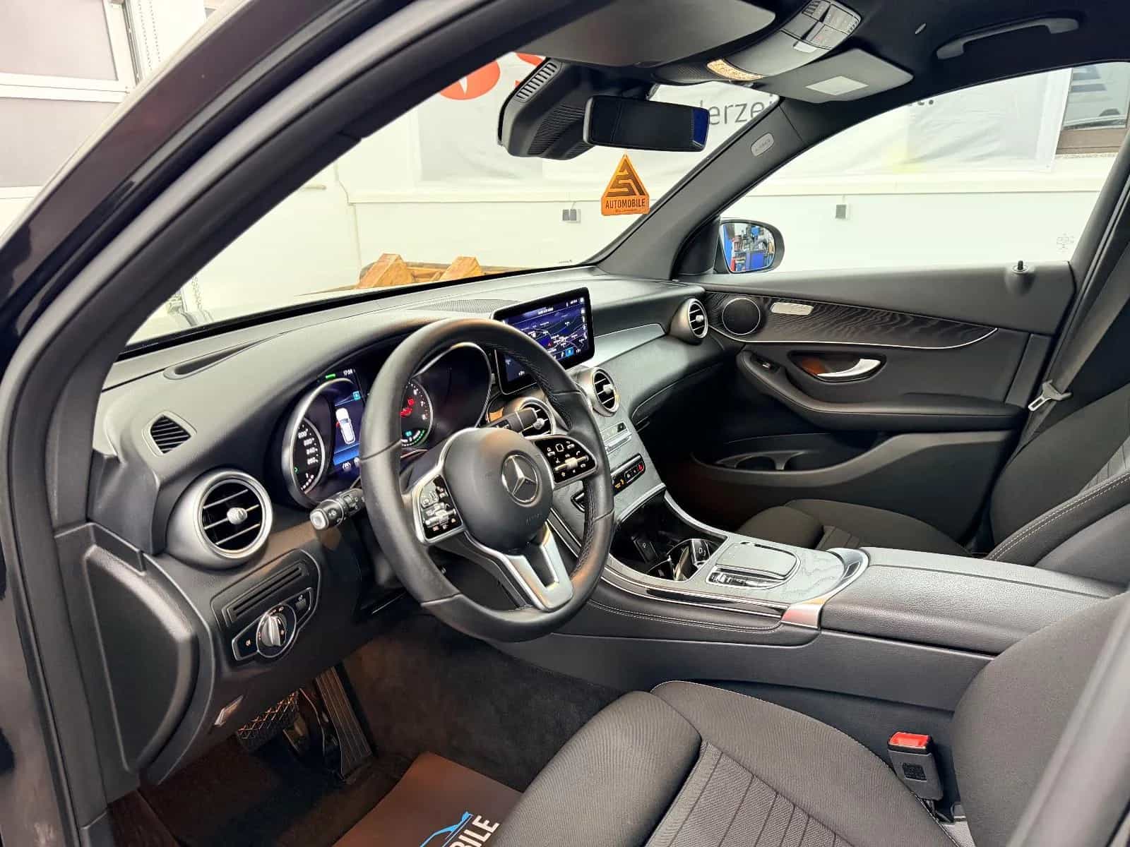 Mercedes-Benz GLC-Class 300 12/2020-photo-12