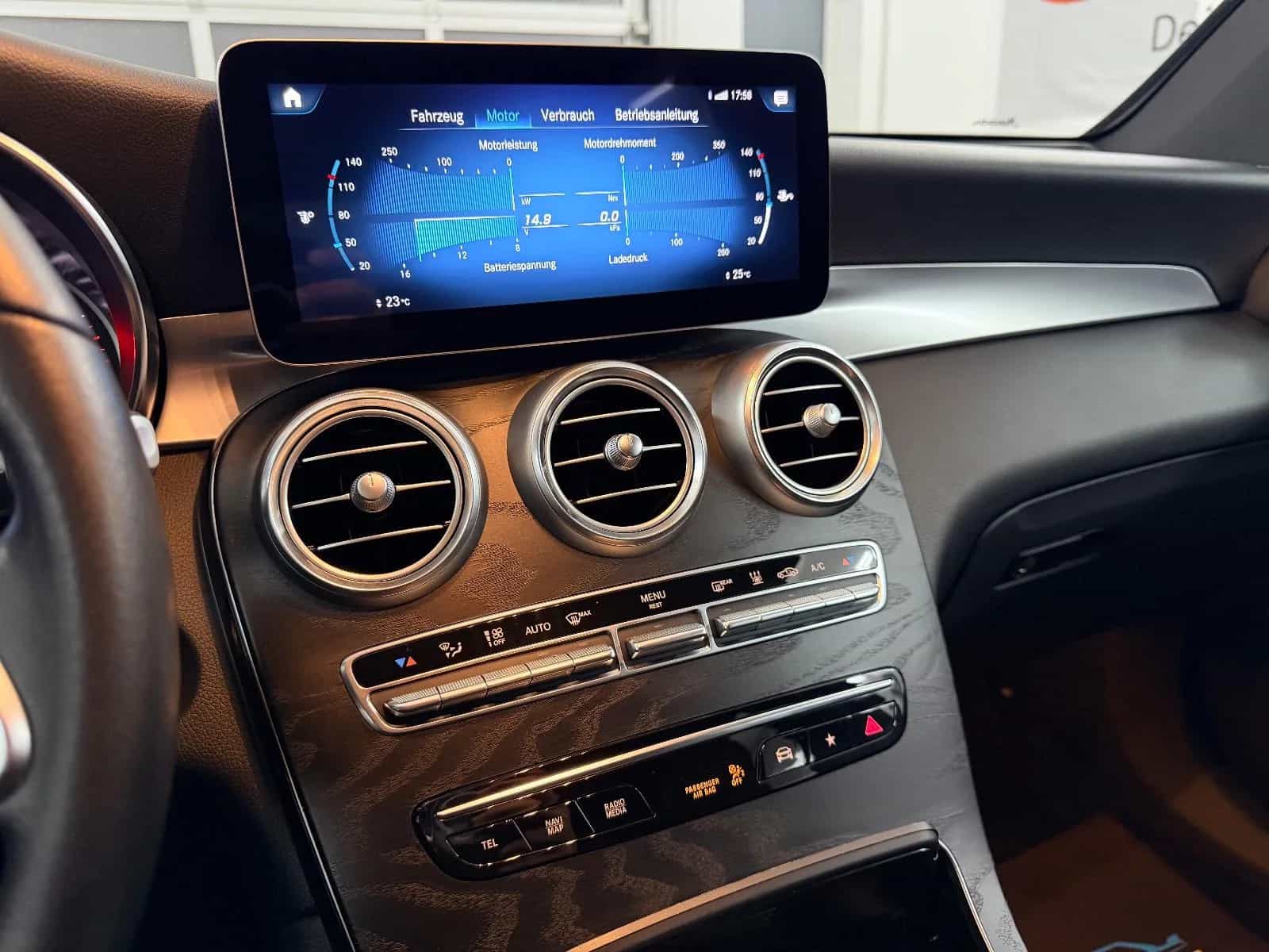Mercedes-Benz GLC-Class 300 12/2020-photo-28
