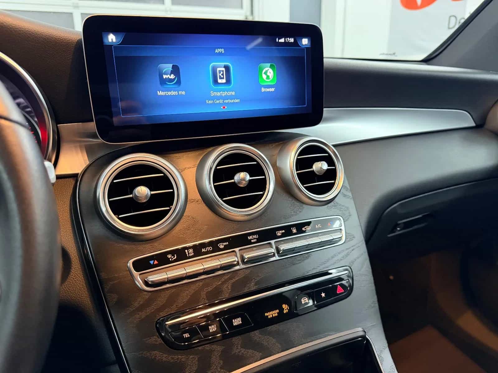 Mercedes-Benz GLC-Class 300 12/2020-photo-30