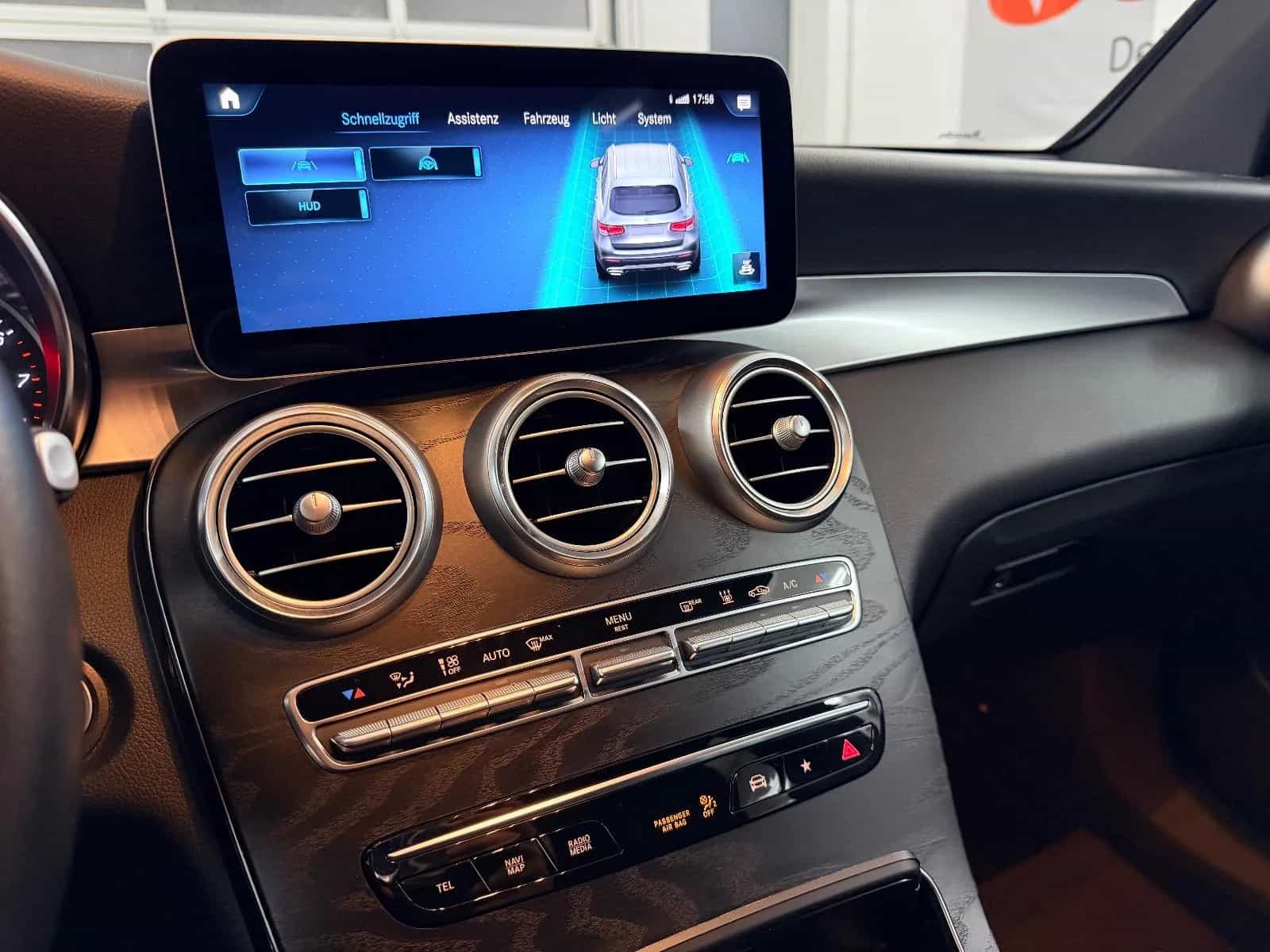 Mercedes-Benz GLC-Class 300 12/2020-photo-31