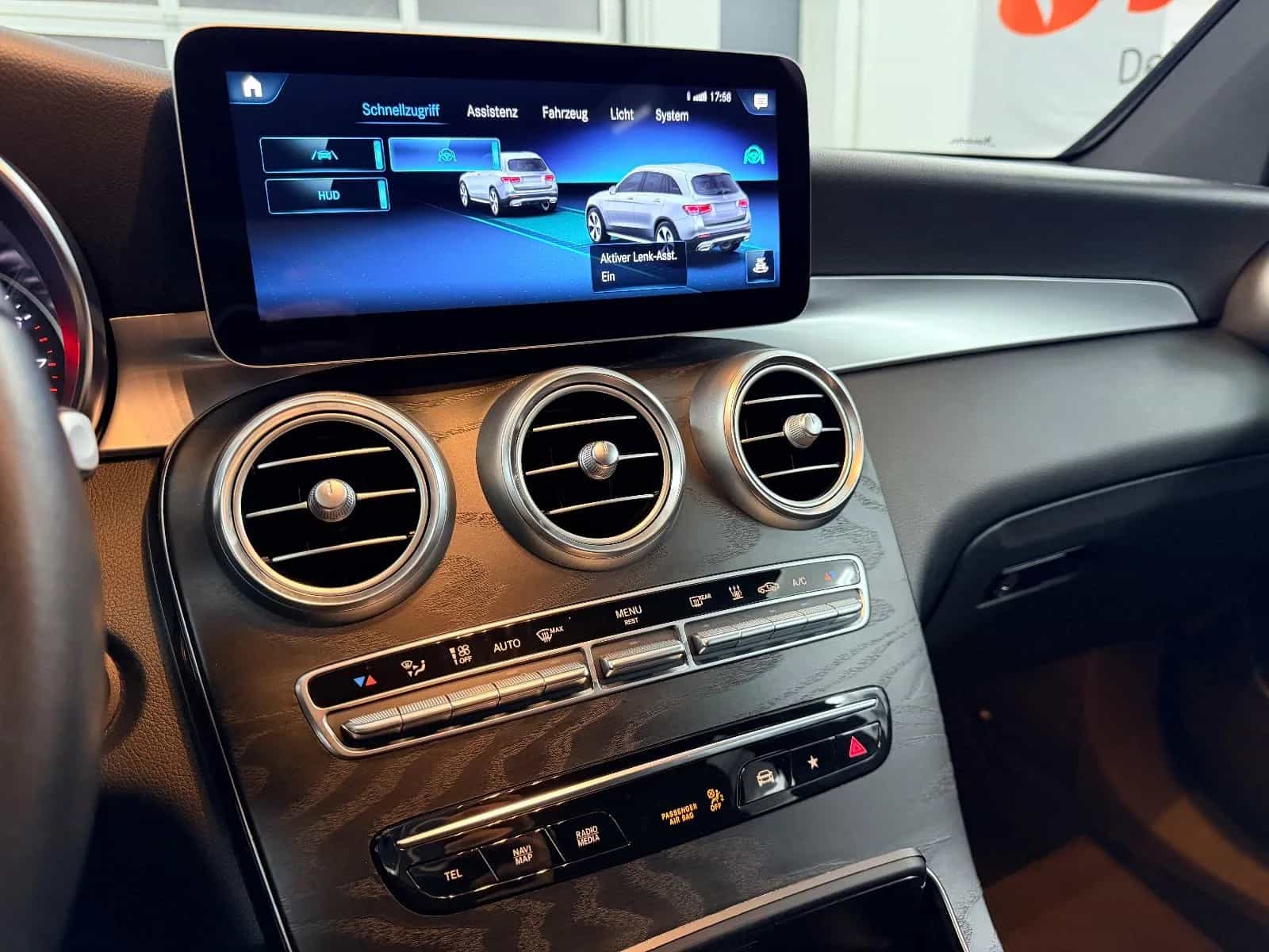 Mercedes-Benz GLC-Class 300 12/2020-photo-32