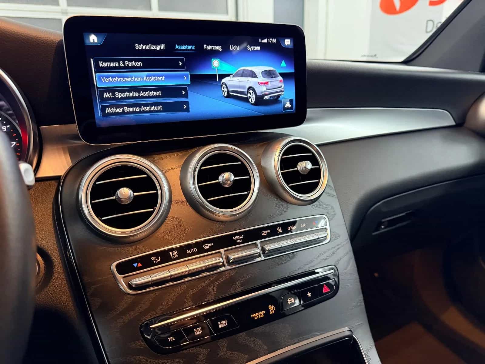 Mercedes-Benz GLC-Class 300 12/2020-photo-33