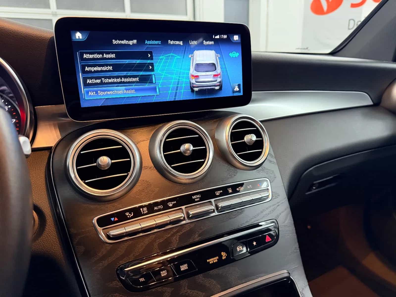 Mercedes-Benz GLC-Class 300 12/2020-photo-34