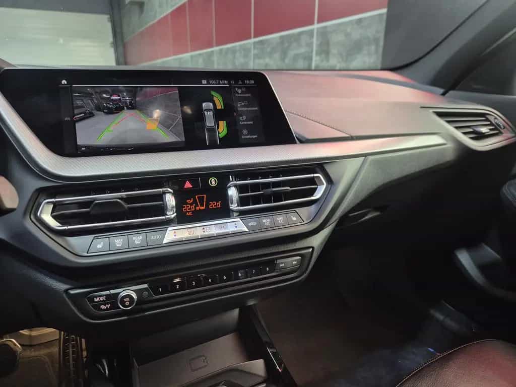 BMW M135 i xDrive *PERFORMANCE M*PANO*LEDER*MEMORY* 09/2020-photo-8