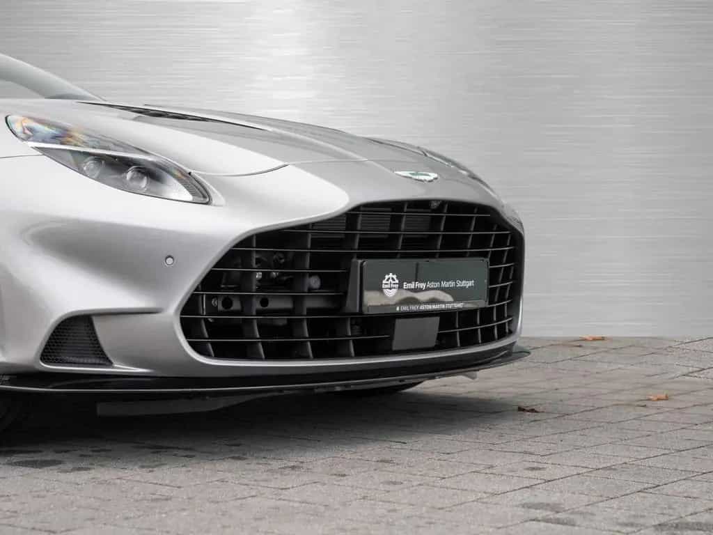 Aston Martin Vanquish null-photo-16