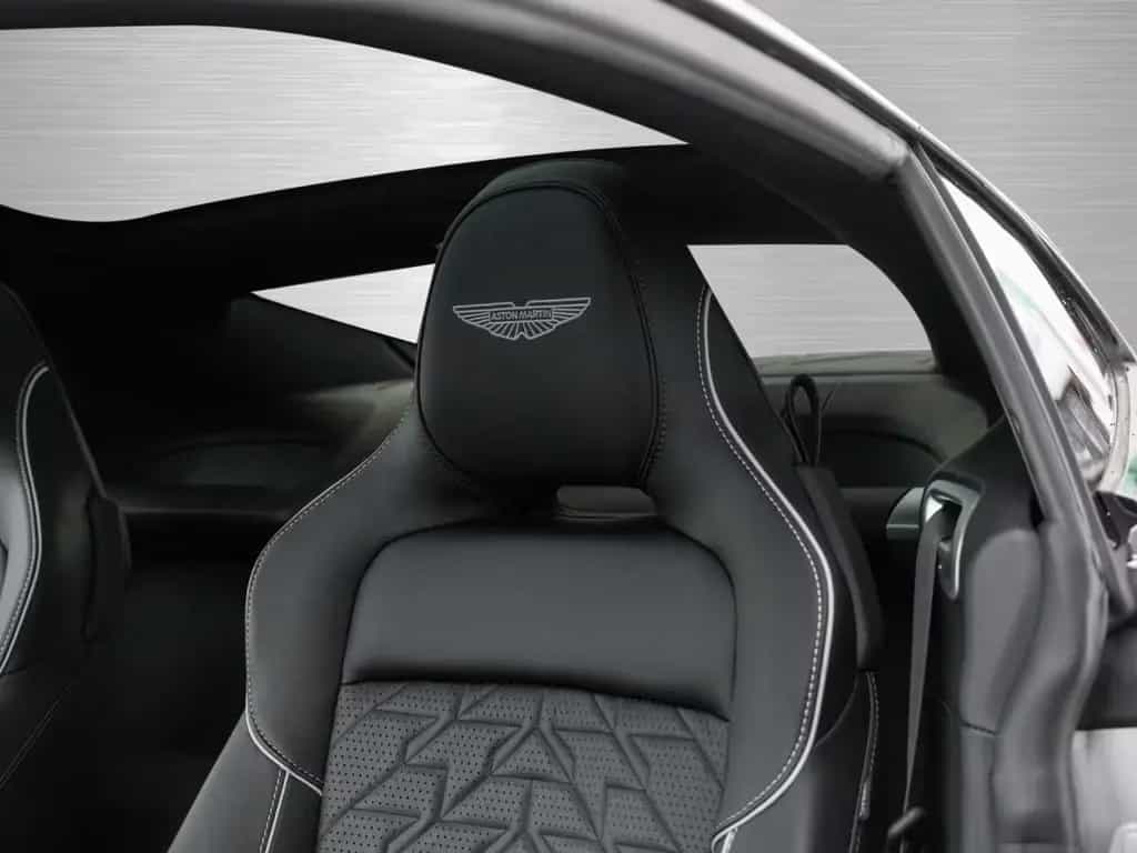 Aston Martin Vanquish null-photo-2