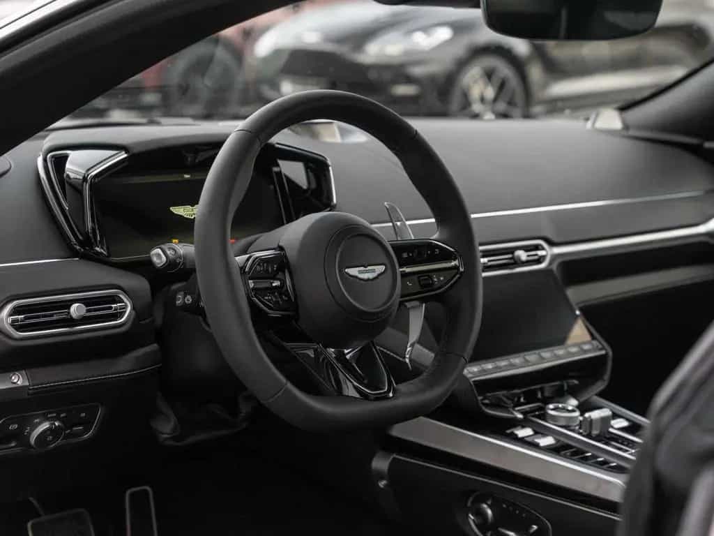Aston Martin Vanquish null-photo-21