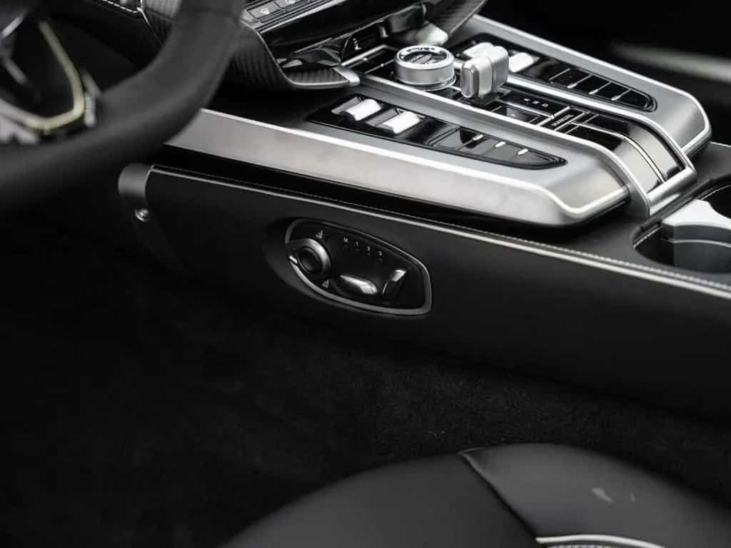Aston Martin Vanquish null-photo-23