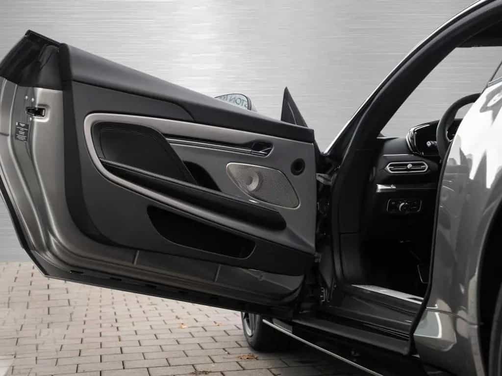 Aston Martin Vanquish null-photo-25
