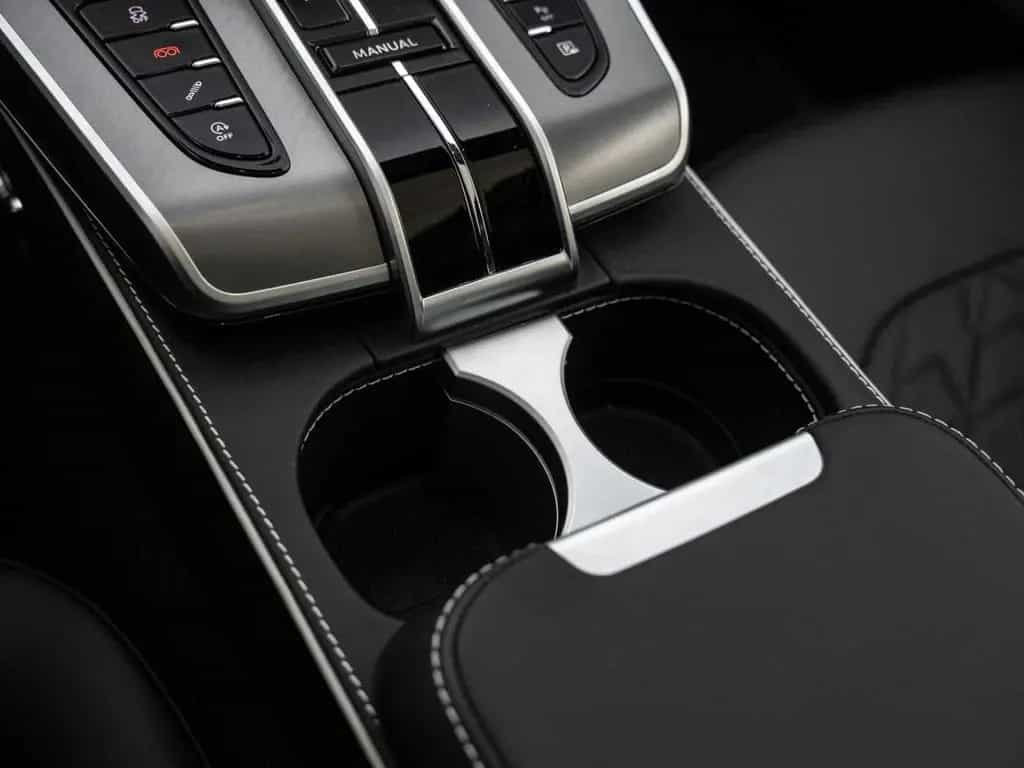 Aston Martin Vanquish null-photo-30