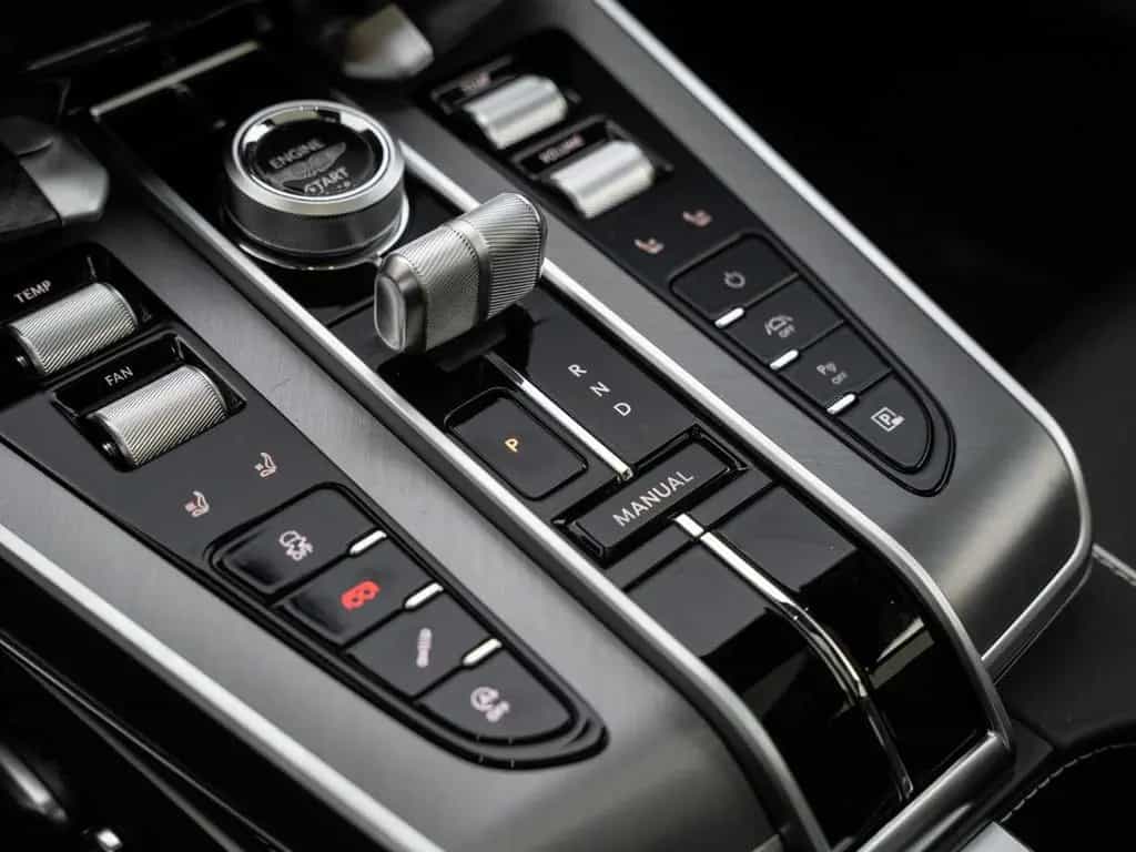 Aston Martin Vanquish null-photo-31