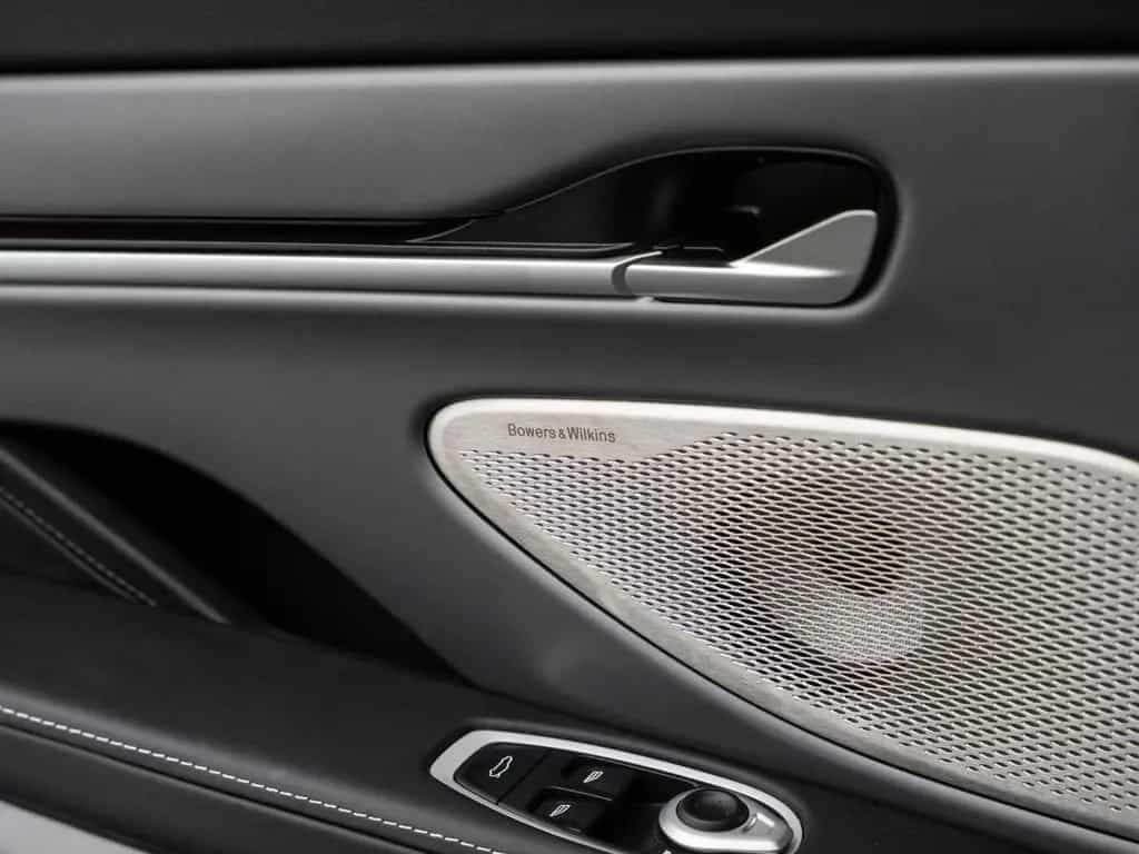 Aston Martin Vanquish null-photo-35