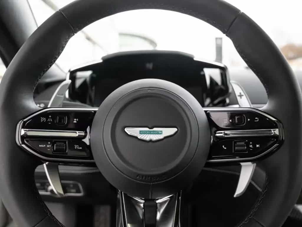 Aston Martin Vanquish null-photo-4