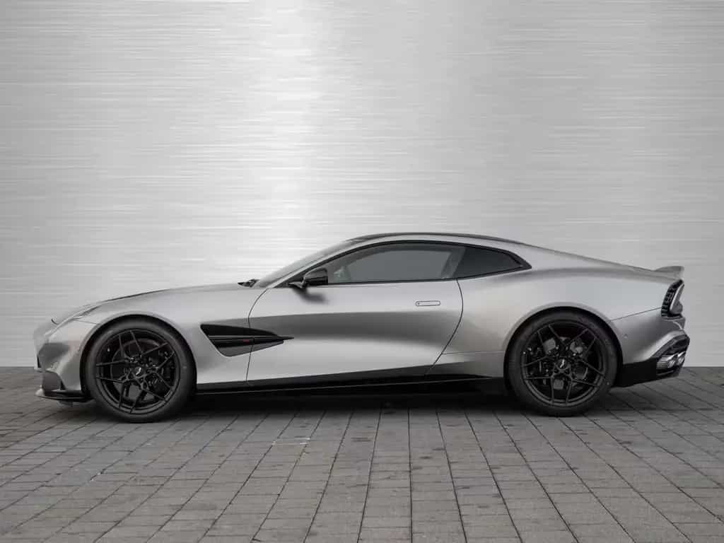 Aston Martin Vanquish null-photo-6