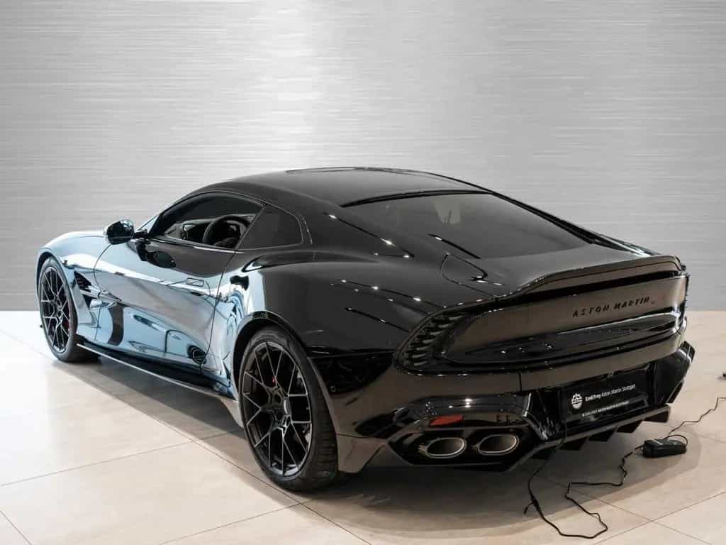 Aston Martin Vanquish 01/2026-photo-1