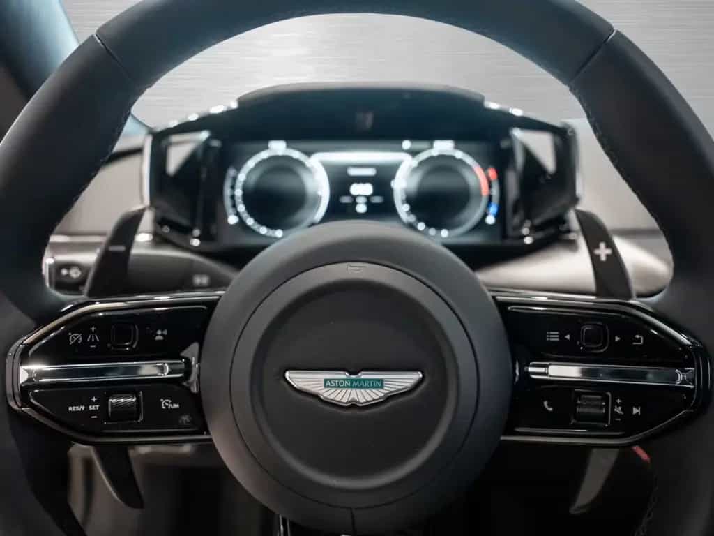 Aston Martin Vanquish 01/2026-photo-10