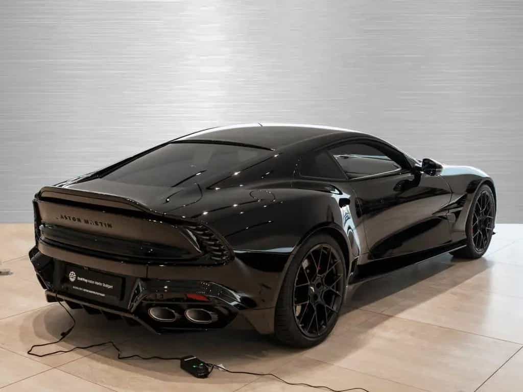 Aston Martin Vanquish 01/2026-photo-15