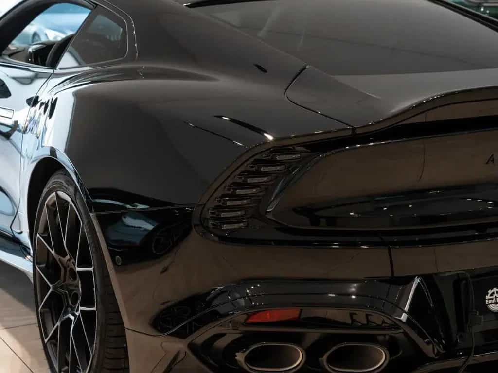 Aston Martin Vanquish 01/2026-photo-18