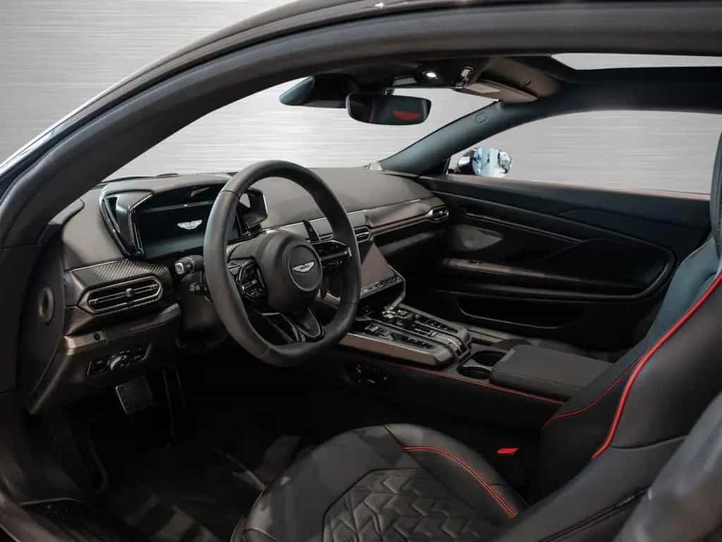 Aston Martin Vanquish 01/2026-photo-2