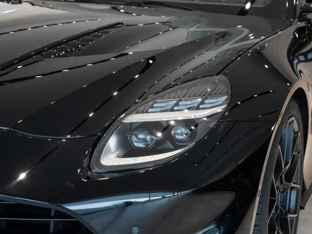Aston Martin Vanquish 01/2026-photo-21