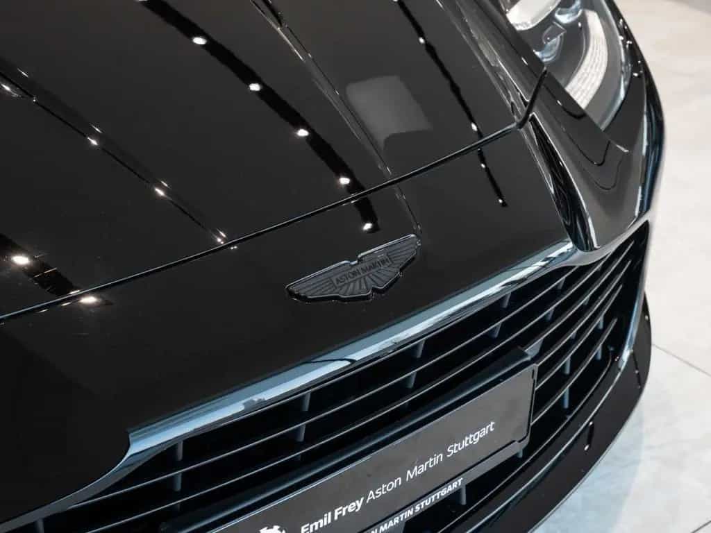 Aston Martin Vanquish 01/2026-photo-22