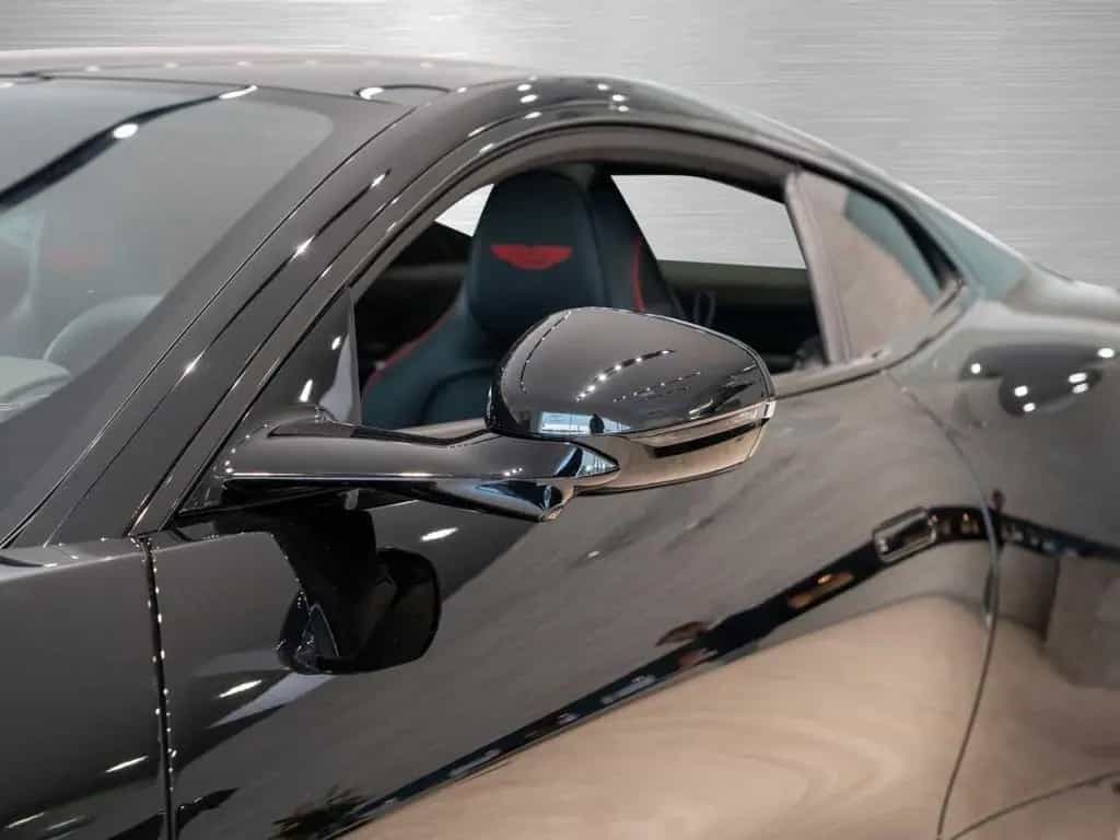 Aston Martin Vanquish 01/2026-photo-25