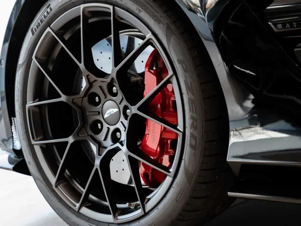 Aston Martin Vanquish 01/2026-photo-26
