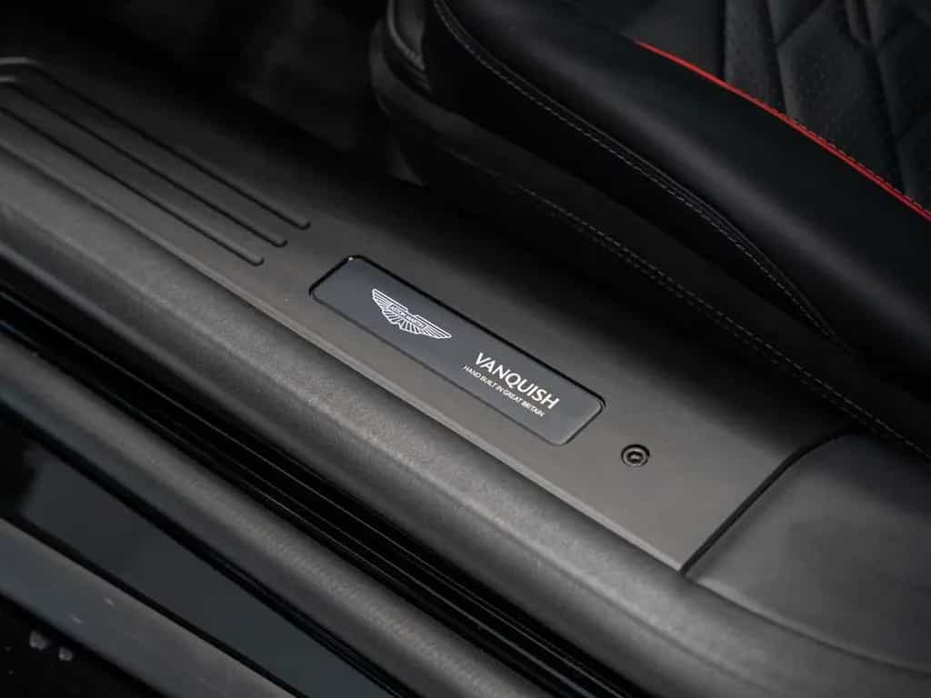 Aston Martin Vanquish 01/2026-photo-27